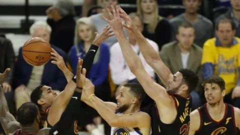 四年三冠！勇士108-85横扫骑士卫冕NBA总冠军