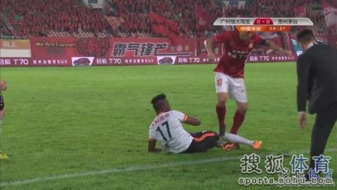 登巴巴是哪个国家的球员？塞内加尔“硬汉锋霸”的传奇职业生涯全纪实