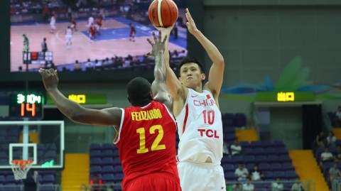 中美男篮热身赛57-107惨败 双星回暖难填鸿沟