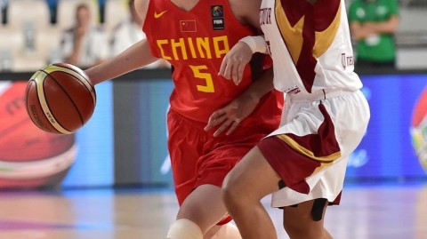 中国女篮球员赵爽36岁宝刀不老：生娃复出飙600次抢断成WCBA历史第五