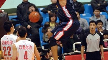 NBL半决赛G2香港金牛主场再下一城，石家庄翔蓝陷入绝境